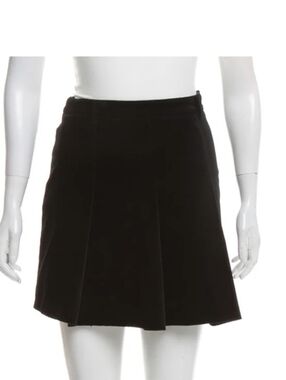 Miu Miu mini skirt in black velvet. Size 4